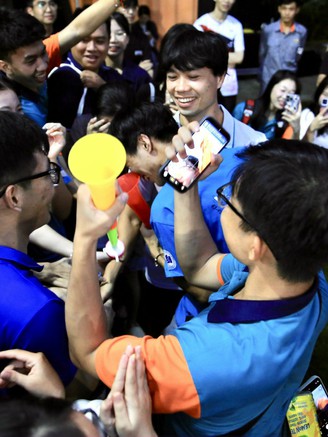 Công Phượng, Xuân Trường và Minh Vương lan tỏa cảm xúc mạnh mẽ ở giải sinh viên UEH