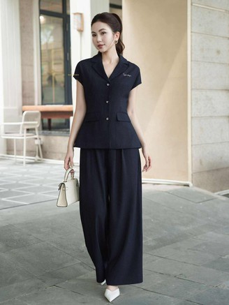 Trang phục chiết eo tôn 'đường cong' mềm mại của phái đẹp