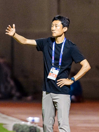 'Cánh tay phải' của ông Kim nghỉ việc sau 3 tháng: V-League khắc nghiệt, Thanh Hóa có trụ nổi

