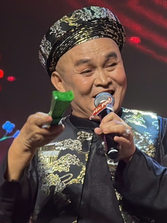 Xuân Hinh làm 'đám cưới' ở tuổi ngoài 60?