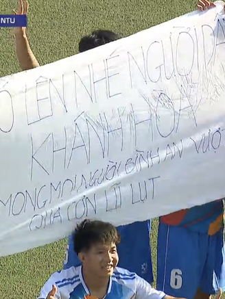 Màn ăn mừng cảm động: 'Cố lên nhé người dân Khánh Hòa...'