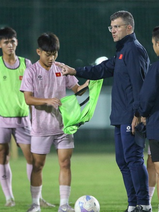 Lộ diện kênh phát trực tiếp U.17 Việt Nam đấu U.17 Singapore: HLV Roland loại 4 cầu thủ