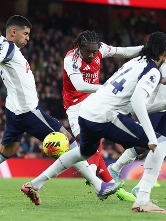 Arsenal áp đảo hoàn toàn, thắng đậm Tottenham: Liverpool bị ‘hít khói’ trong cuộc đua vô địch
