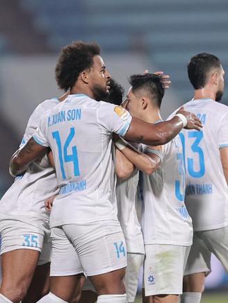 Xuân Son lần đầu đá trọn 90 phút sau 11 tháng, tân HLV Nam Định nói điều cực bất ngờ