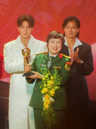 'Mưa đỏ' thắng lớn tại LHP Việt Nam lần thứ 24