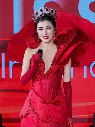 Người đẹp Việt ngồi ‘ghế nóng’ cuộc thi sắc đẹp tại Thượng Hải là ai?
