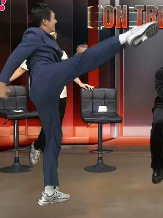 ‘Công chúa’ Quang Tuấn trổ tài võ thuật, nói tiếng Anh khiến ai cũng bật cười