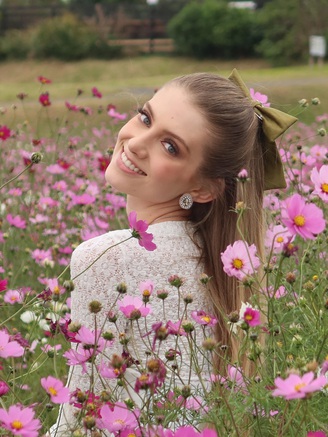 Nhan sắc tân Hoa hậu Quốc tế vừa kế nhiệm Thanh Thủy