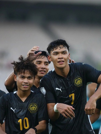 U.23 Malaysia vắng loạt trụ cột trận gặp Lào, đội trưởng Fazil bất ngờ nhắc tới U.23 Việt Nam