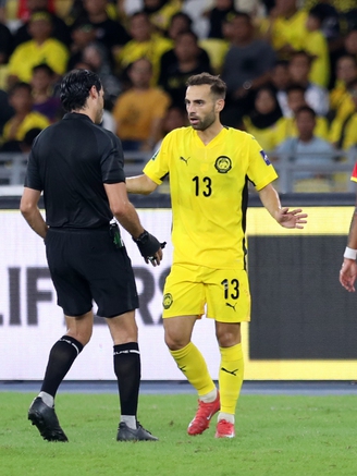 Tổng thư ký FAM mất việc oan hay bóng đá Malaysia đang diễn kịch trong run rẩy?