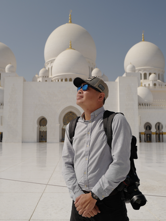 Một thói quen của nhiều du khách nhưng bị cấm ở thánh đường Hồi giáo lớn nhất UAE