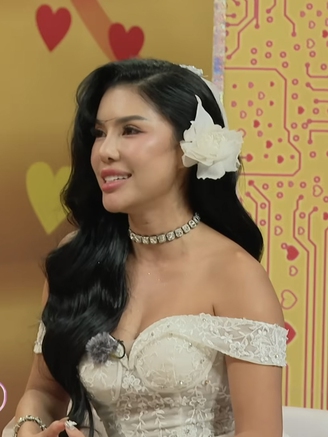 Mẹ đơn thân xinh đẹp tiết lộ hôn nhân với chồng Tây U.70