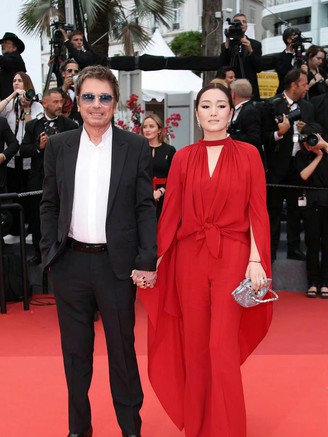 Hôn nhân kín tiếng của Củng Lợi với chồng hơn 17 tuổi