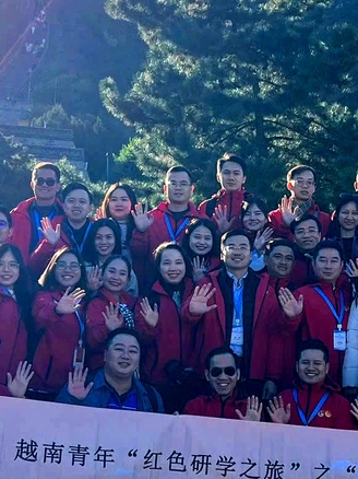 Thanh niên tự hào nghe kể về dấu ấn Chủ tịch Hồ Chí Minh