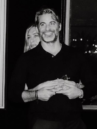 Jennifer Aniston công khai bạn trai kém tuổi, phản ứng của chồng cũ gây chú ý