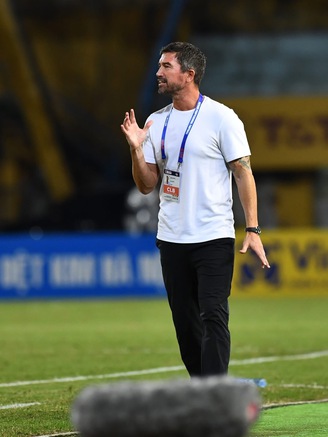Làn gió trong lành mang tên Harry Kewell, CLB Hà Nội đang hồi sinh…
