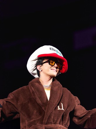 G-Dragon 2025 World Tour [Übermensch] in Hanoi: Fan từ Hàn về Việt Nam 'đu idol'