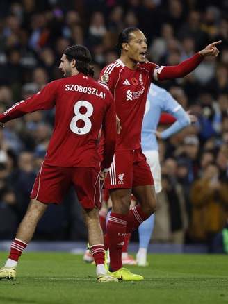 Hàng thủ thảm họa, Liverpool thua tan nát Man City: HLV Slot bị chỉ trích dữ dội