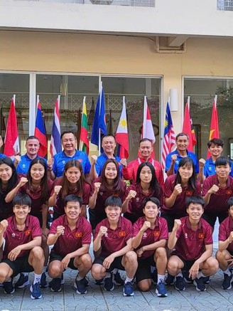 Trưởng đoàn Nguyễn Hồng Minh: ‘Đội tuyển nữ Việt Nam hãy quên những điều chưa như ý, quyết thắng Myanmar’