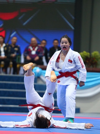 Độc lạ môn võ có cả ông già Noel, ninja... 'đại náo' sàn đấu SEA Games 33