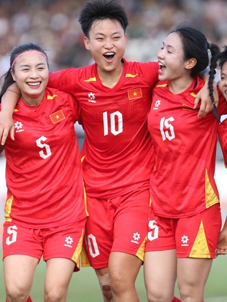 Đội tuyển nữ Việt Nam thắng Myanmar bằng ‘đầu’, hiên ngang vào bán kết: Chủ tịch VFF thưởng 700 triệu đồng