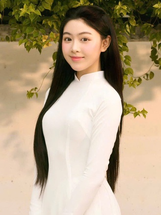 Nhan sắc tuổi 19 được khen xinh như hoa hậu của con gái MC Quyền Linh