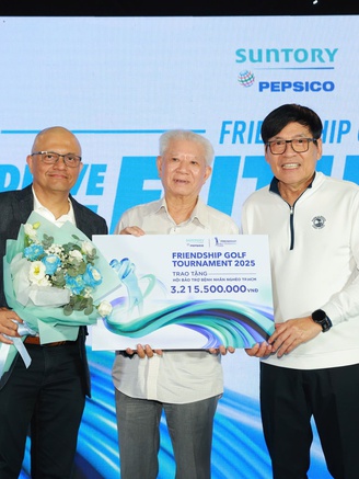 Hơn 3,2 tỉ đồng cho bệnh nhân nhi ung thư từ giải golf hữu nghị 2025