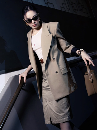 Diện blazer dáng rộng để khoe phong thái thanh lịch