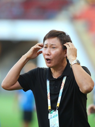 Ngả mũ thán phục thầy Kim: Cứ thay người là U.23 Việt Nam ghi bàn, quá giỏi!