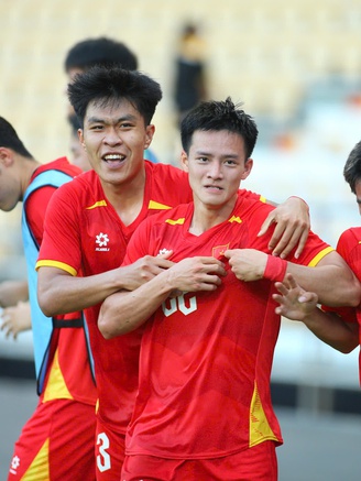U.23 Việt Nam thắng đẹp U.23 Philippines 2-0: Bùng nổ phút cuối giành vé chung kết