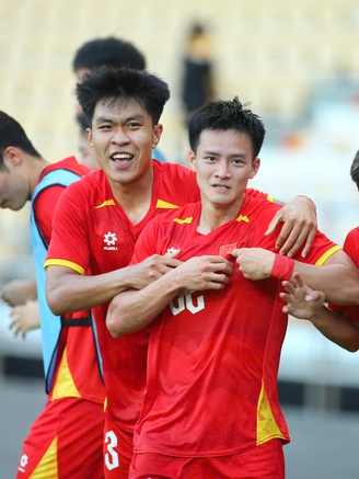 Bóng đá Việt Nam lại biến sân Rajamangala thành nơi nâng cúp: U.22 Thái Lan sẽ thua?