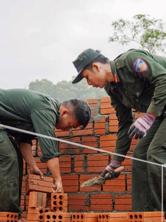 Chiến dịch Quang Trung: Người trẻ thần tốc dựng lại nhà cho người dân sau thiên tai