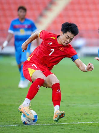 Đình Bắc lợi thế lớn hơn Yotsakon trong trận chung kết U.22 Việt Nam đại chiến Thái Lan