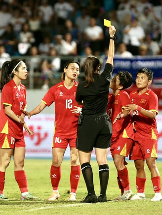 Đội tuyển nữ Việt Nam đã thua đau vì trọng tài, quá lo ngại cho U.22 đấu Thái Lan chung kết