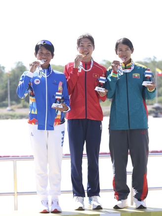 Từng tập thuyền... trên cạn vì dịch Covid-19, tay chèo 19 tuổi Hồ Thị Duy giành HCV thứ 4 cho rowing