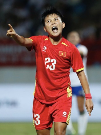 Bích Thùy sốc: ‘Thật không hiểu nổi tại sao trọng tài lại bắt việt vị khi tôi ghi bàn’