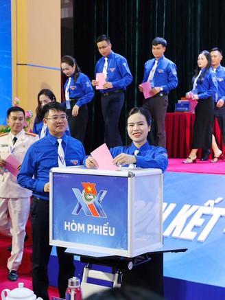 Chuyển đổi số, nâng cao năng lực số là nhiệm vụ sống còn