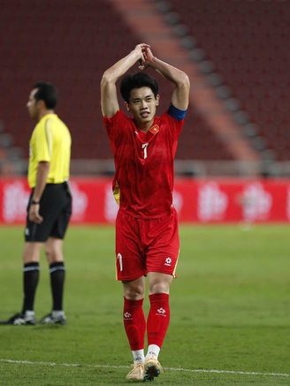 Đình Bắc thực sự trưởng thành, HLV Kim muốn trò cưng ra biển lớn