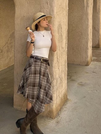 Áo thun trắng giúp bạn ‘ăn gian’ vóc dáng, đơn giản nhưng vẫn cuốn hút