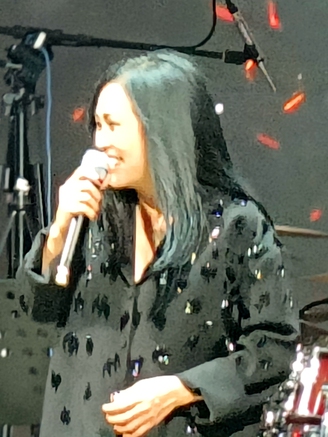 Phương Thanh làm bùng nổ cả đêm thiện nguyện