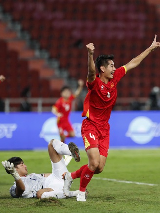 Chuyên gia Thái Lan: 'Không trị bệnh mãn tính, bóng đá chúng ta còn thua Việt Nam nhiều lần'