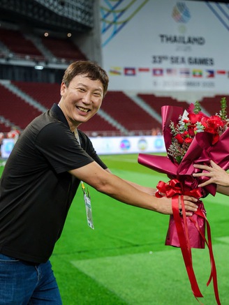 Hợp đồng giữa VFF và HLV Kim Sang-sik có thời hạn đến thời điểm nào?