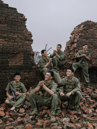 Đạo diễn nói gì khi 'Mưa đỏ' lên sóng VTV giờ vàng cuối tuần?