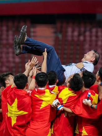 U.23 Việt Nam sang Ả Rập Xê Út ngày 26.12, cặp bài trùng Trần Anh Tú và Kim Sang-sik sát cánh