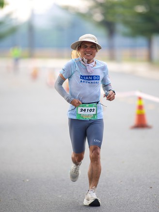 Giải chạy liên tục 24 giờ không nghỉ, chinh phục 215 km với cự ly siêu dài