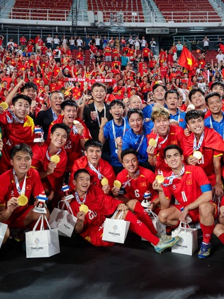 Đề xuất trao tặng bằng khen của Thủ tướng cho 304 VĐV, HLV giành HCV SEA Games, có cả HLV Kim Sang-sik