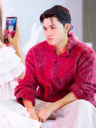 Jun Phạm làm điều đặc biệt cho fan trước Giáng sinh