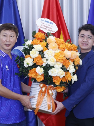 HLV Kim Sang-sik: 'Ba danh hiệu năm 2025 là mồ hôi, nước mắt và danh dự của bóng đá Việt Nam'