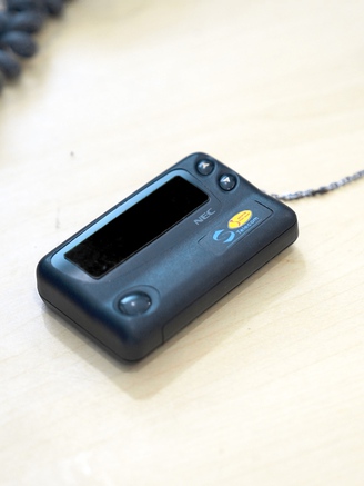 Tiếng 'tít tít' chiếc máy nhắn tin cũ và ký ức làm báo thời chưa có smartphone