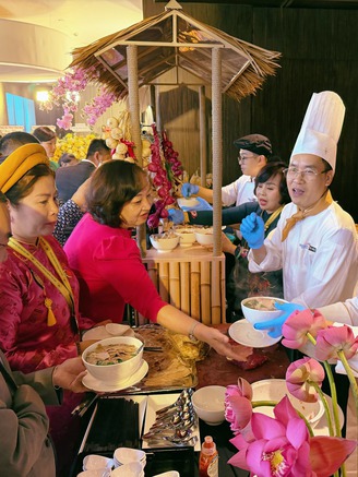 28 Nghệ nhân Văn hóa Ẩm thực được vinh danh trực tiếp chế biến món ăn đãi thực khách